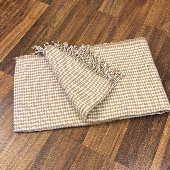 Abercrombie & Fitch Accessories - Abercrombie & Fitch Scarf or Shawl